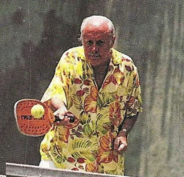 Photo de Enrique Corcuera jouant au padel